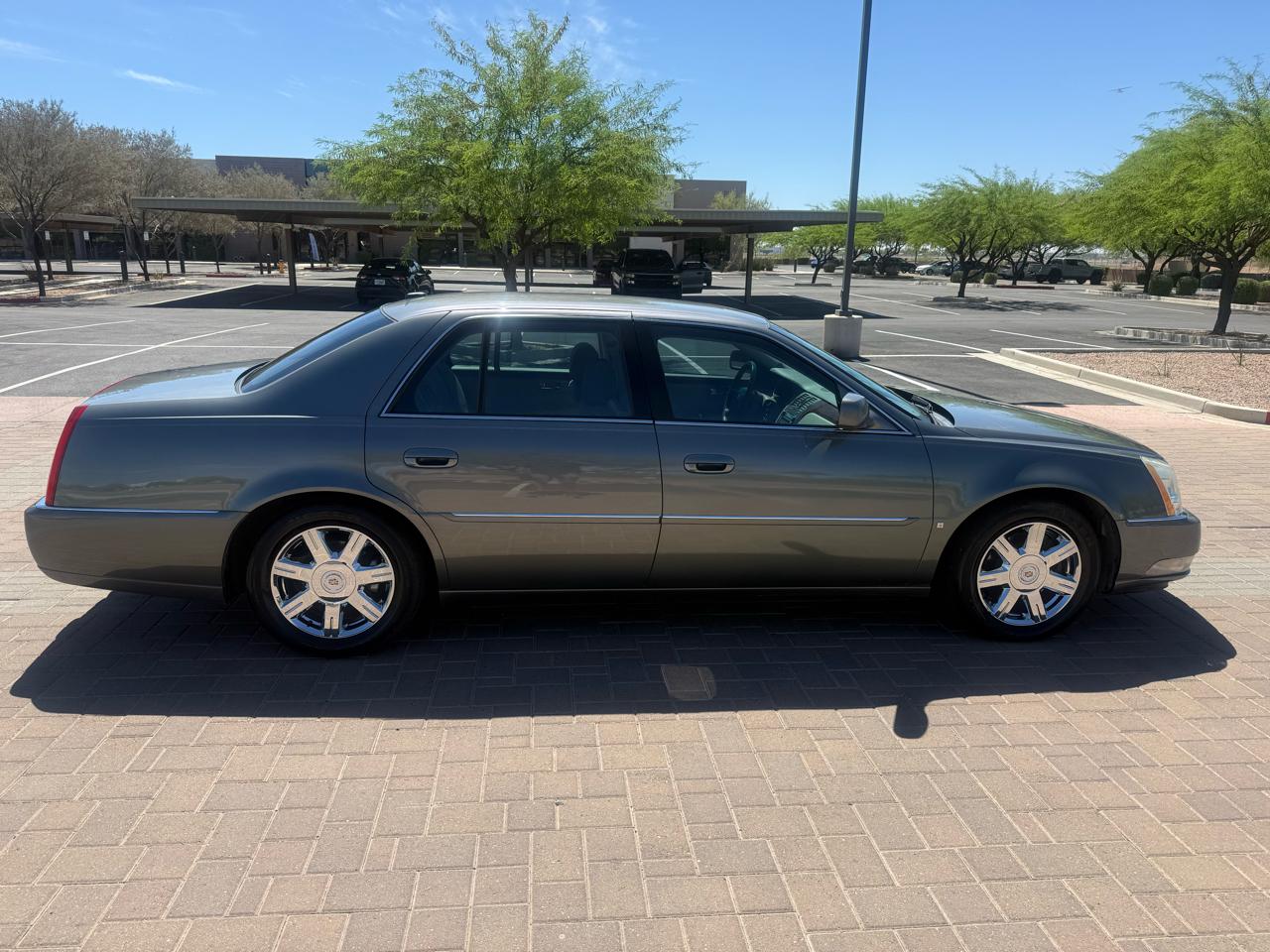 Cadillac DTS 4dr Sdn Luxury I 2007