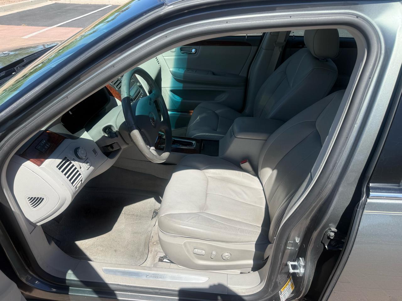 Cadillac DTS 4dr Sdn Luxury I 2007