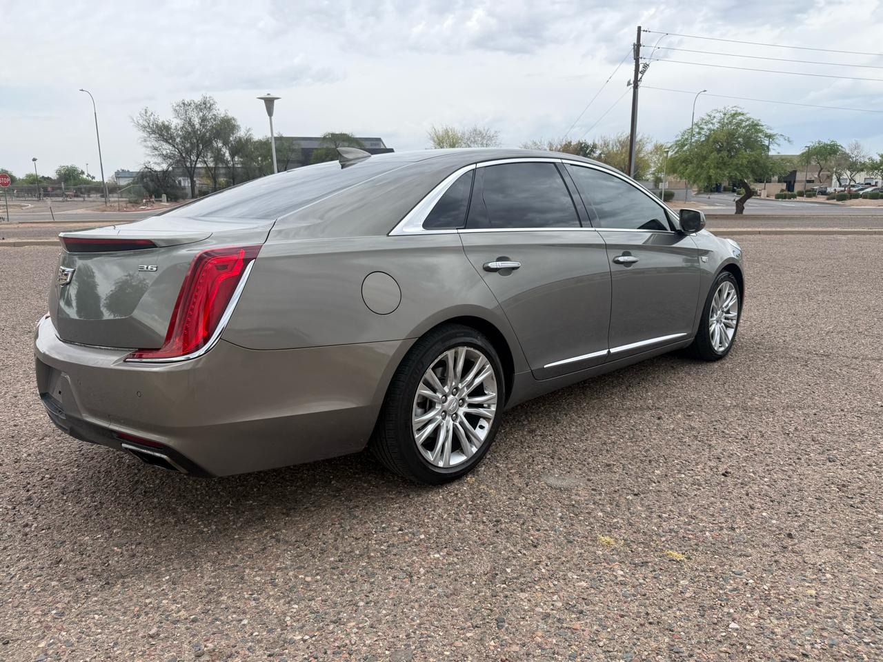 Cadillac XTS 4dr Sdn Luxury FWD 2019