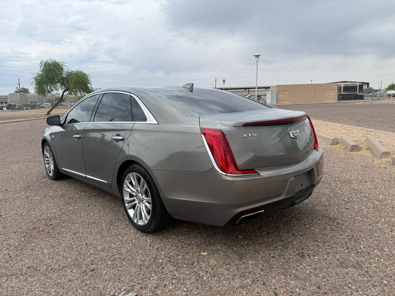 Cadillac XTS 4dr Sdn Luxury FWD 2019