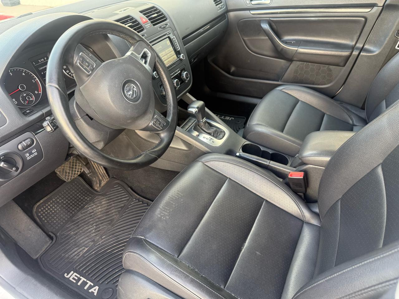 Volkswagen Jetta Sedan 4dr DSG TDI 2010