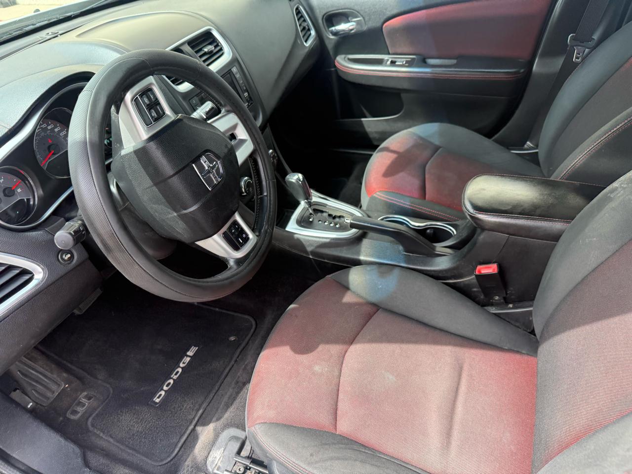 Dodge Avenger 4dr Sdn Heat 2011