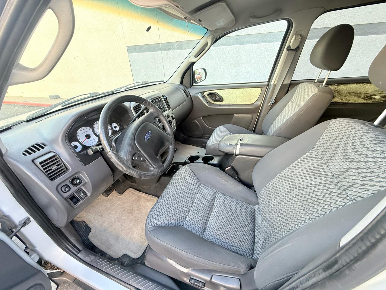 Ford Escape 4dr 103" WB XLT 2004