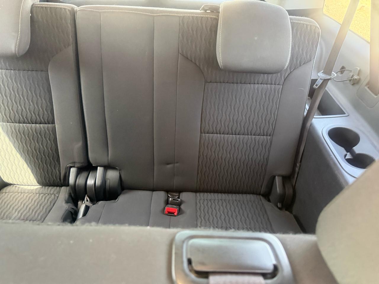 Chevrolet Suburban 4WD 4dr LS 2015