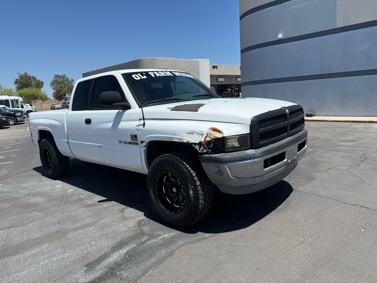 Dodge Ram 1500 2dr Club Cab 139" WB 1998