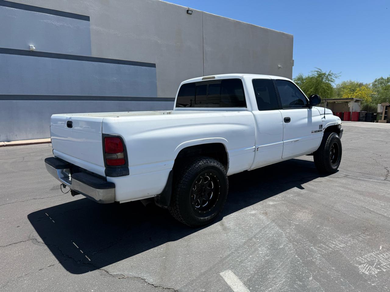 Dodge Ram 1500 2dr Club Cab 139" WB 1998