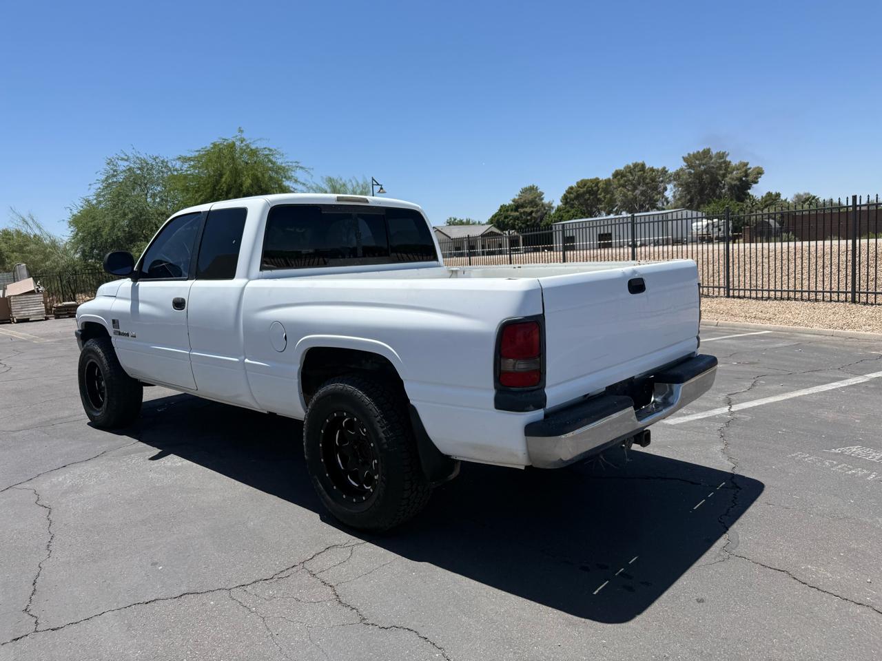 Dodge Ram 1500 2dr Club Cab 139" WB 1998
