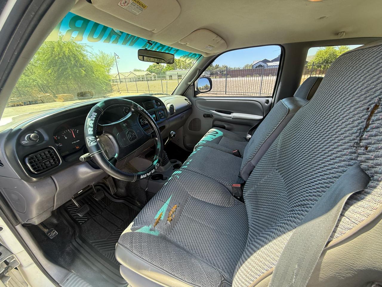 Dodge Ram 1500 2dr Club Cab 139" WB 1998