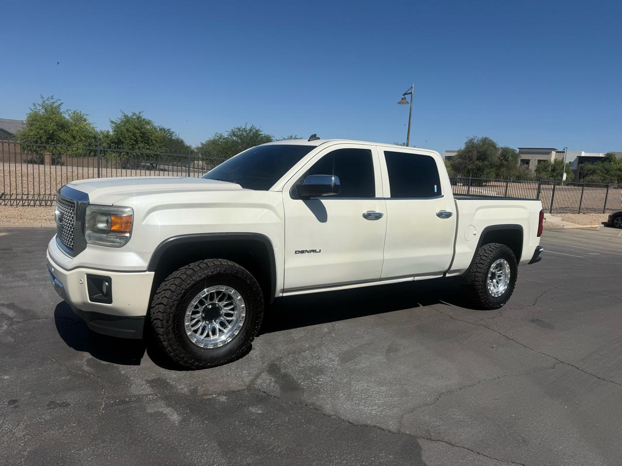 GMC Sierra 1500 4WD Crew Cab 143.5" Denali 2014