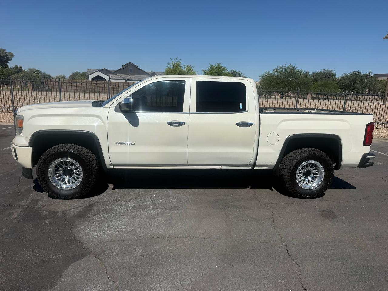 GMC Sierra 1500 4WD Crew Cab 143.5" Denali 2014