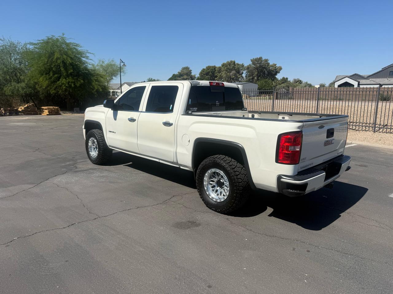 GMC Sierra 1500 4WD Crew Cab 143.5" Denali 2014