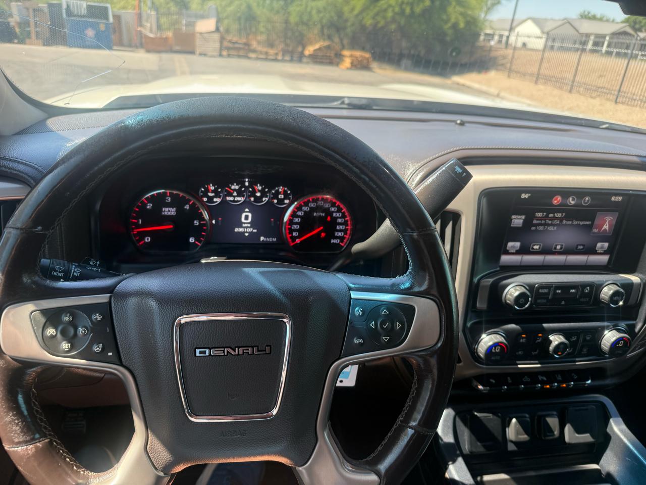 GMC Sierra 1500 4WD Crew Cab 143.5" Denali 2014