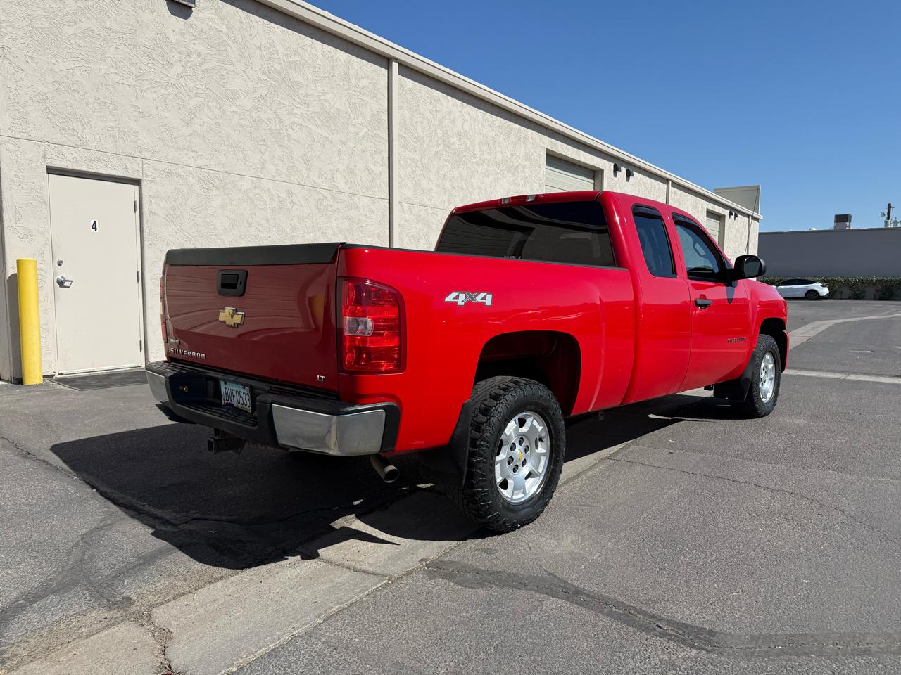 Chevrolet Silverado 1500 4WD Ext Cab 143.5" LT 2011