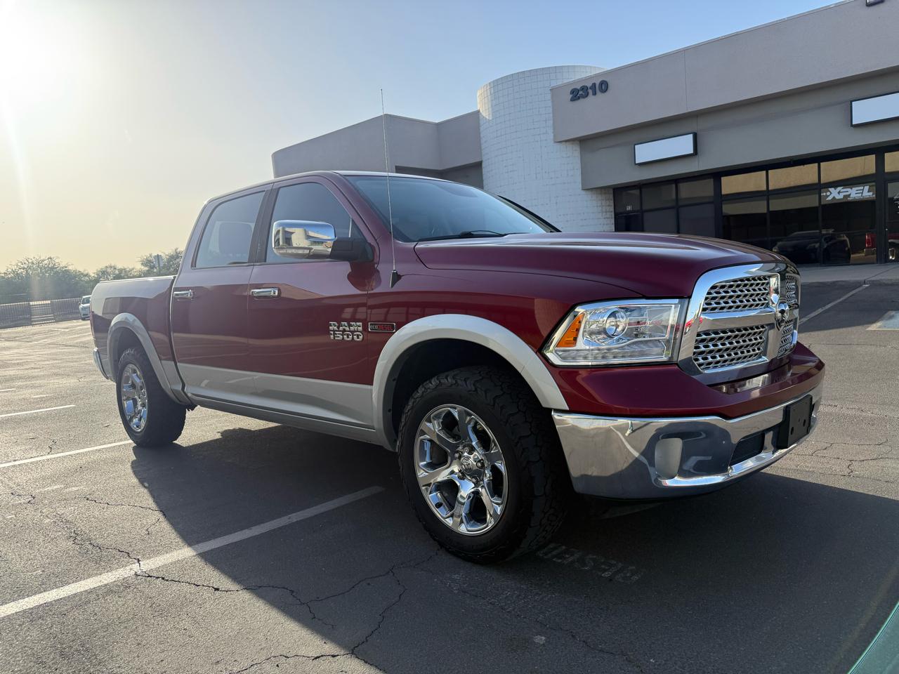 RAM 1500 4WD Crew Cab 140.5" Laramie 2015