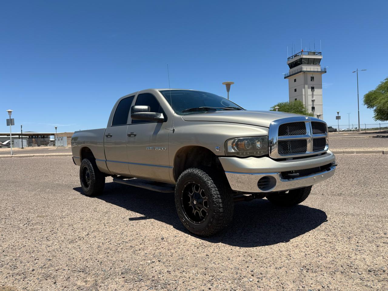 Dodge Ram 2500 4dr Quad Cab 140.5" WB 4WD SLT 2003