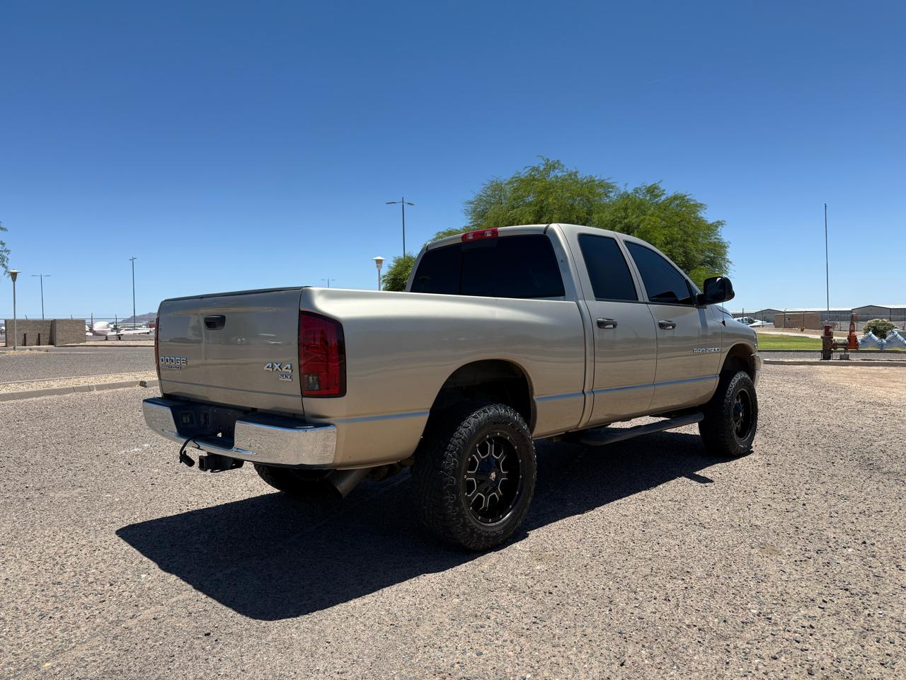 Dodge Ram 2500 4dr Quad Cab 140.5" WB 4WD SLT 2003