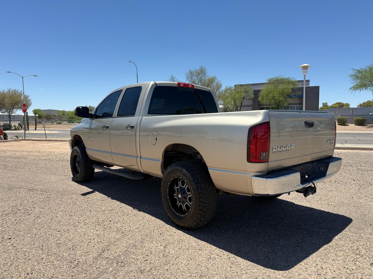 Dodge Ram 2500 4dr Quad Cab 140.5" WB 4WD SLT 2003