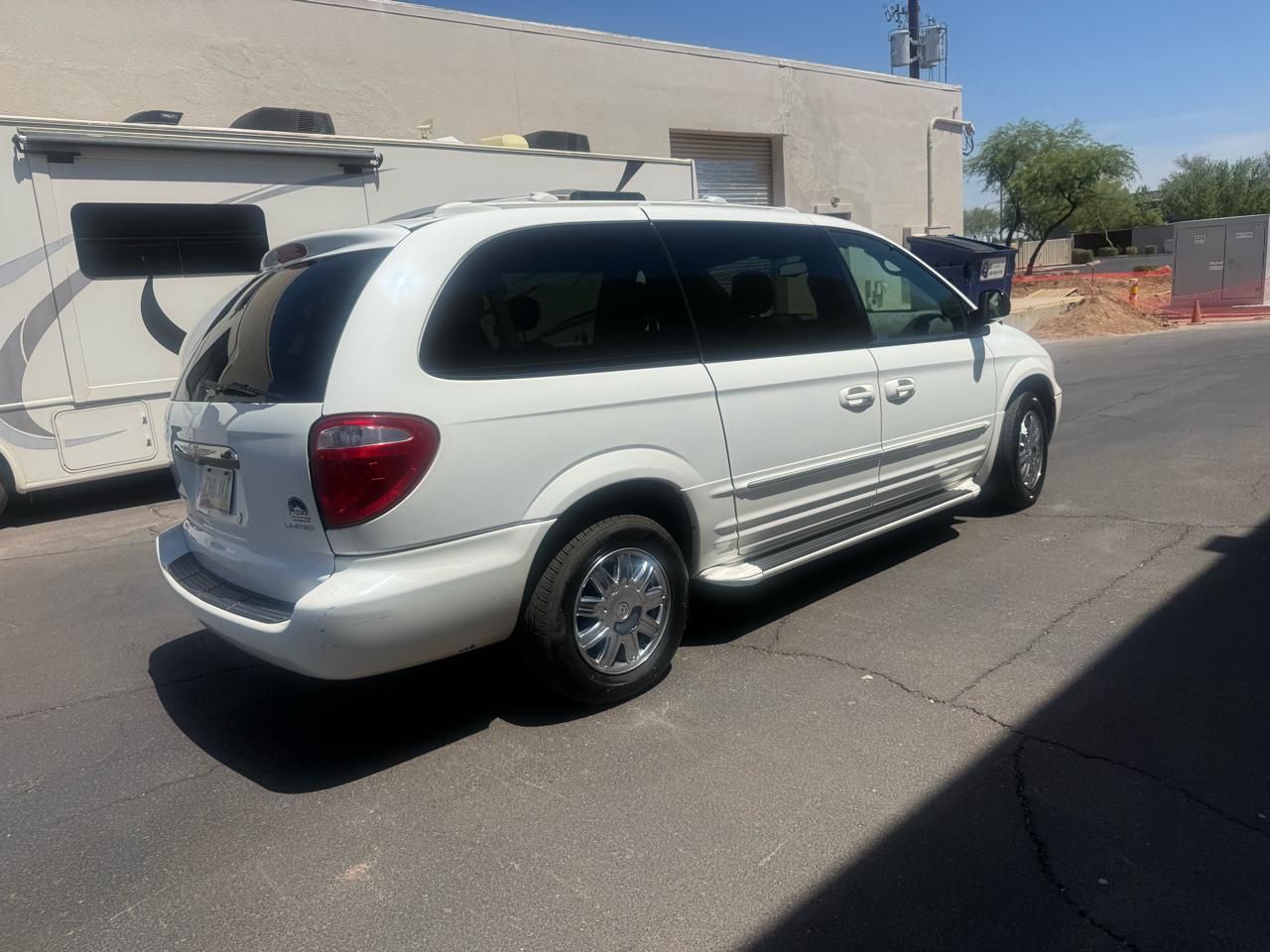 Chrysler Town & Country 4dr Limited FWD 2004