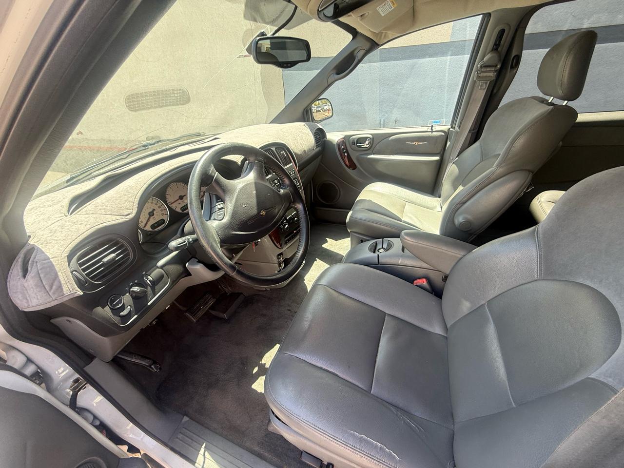Chrysler Town & Country 4dr Limited FWD 2004