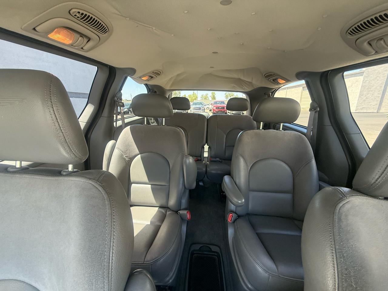 Chrysler Town & Country 4dr Limited FWD 2004