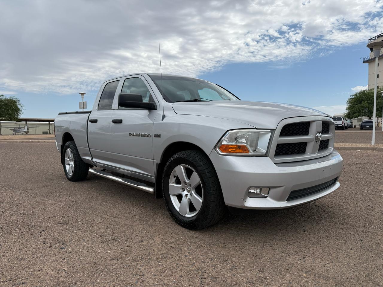 RAM 1500 4WD Quad Cab 140.5" Express 2012