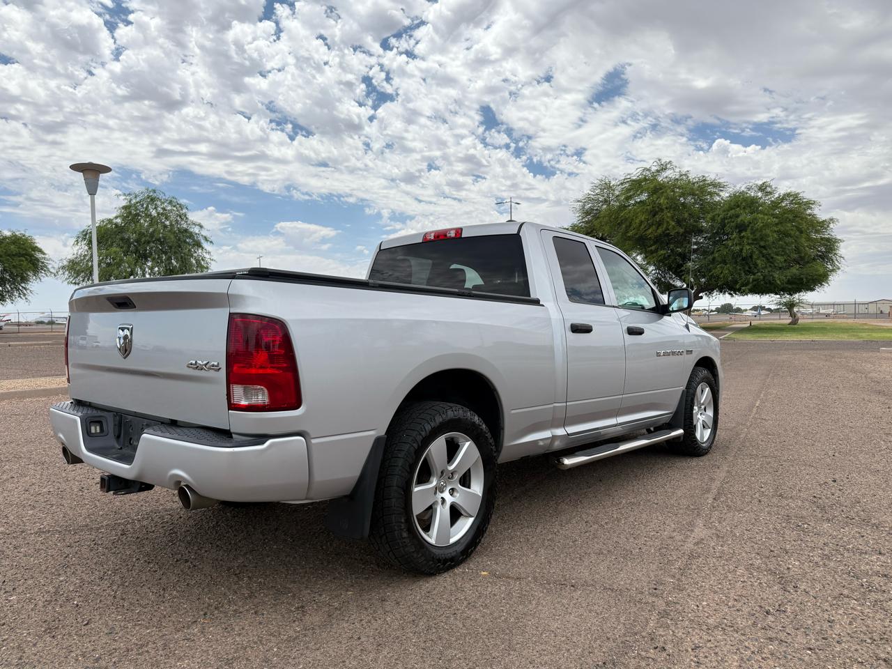 RAM 1500 4WD Quad Cab 140.5" Express 2012