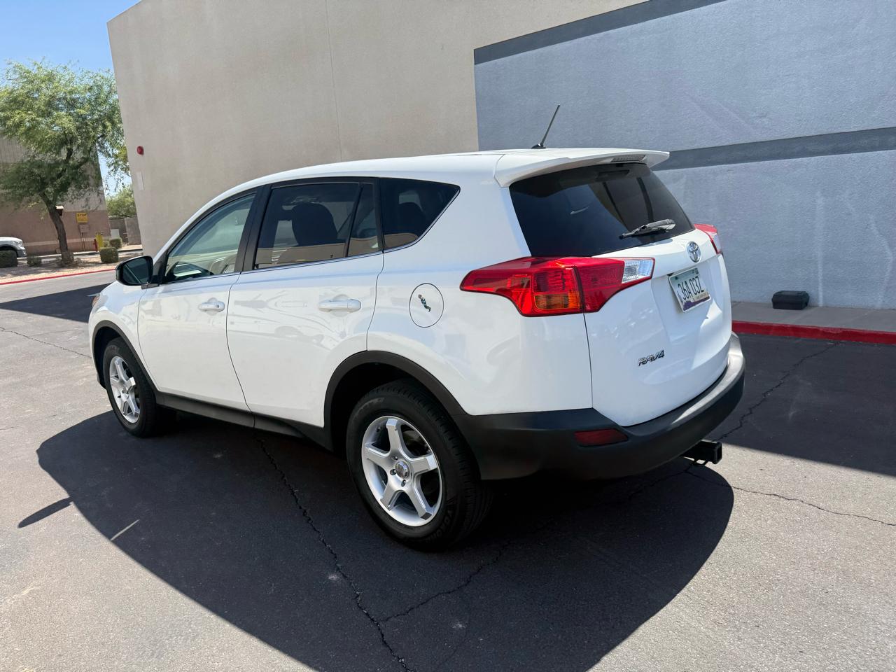 Toyota RAV4 AWD 4dr LE (Natl) 2013