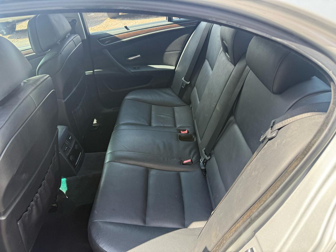 BMW 5 Series 4dr Sdn 528i RWD 2009