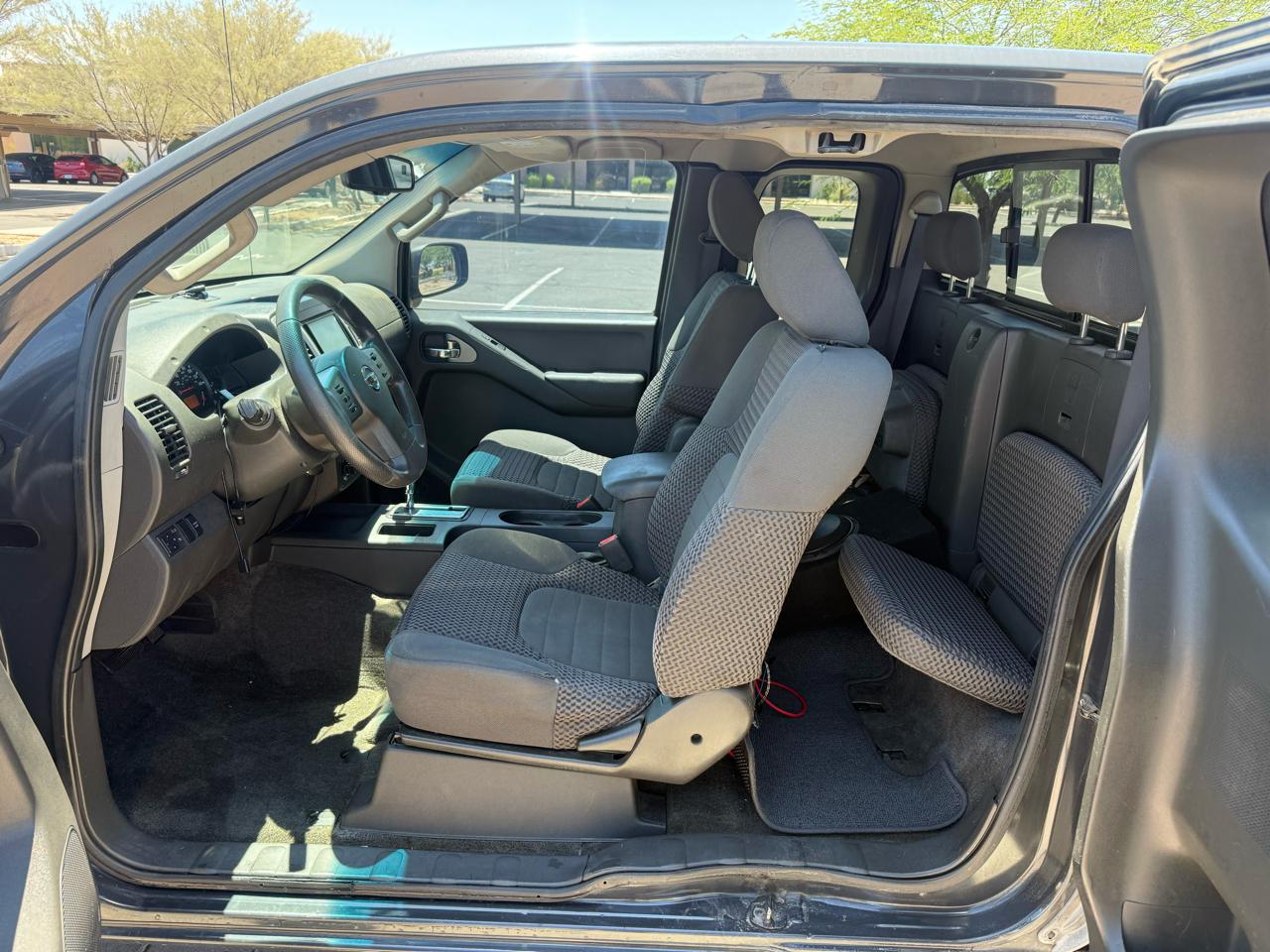 Nissan Frontier 4WD King Cab Auto SV 2012