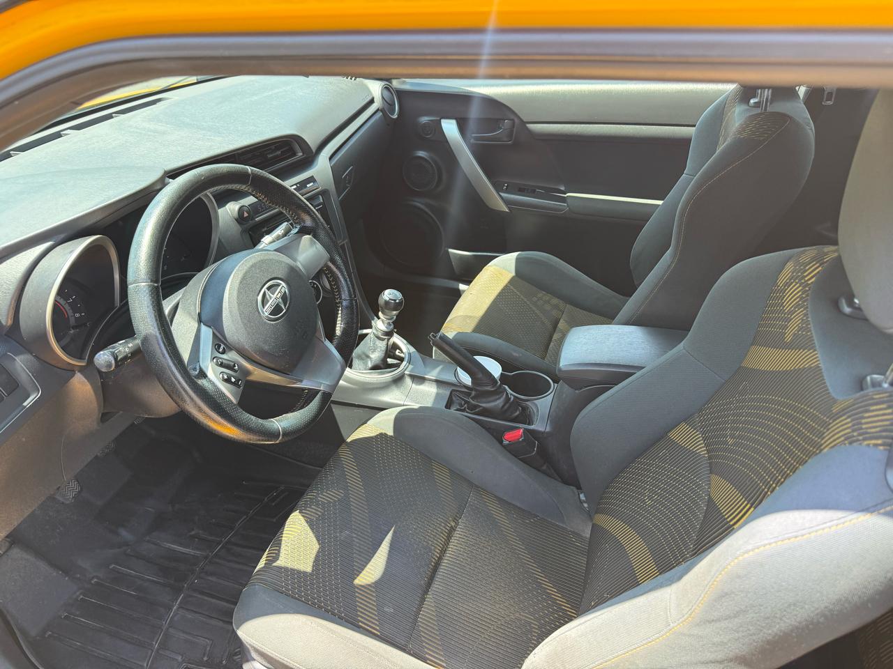 Scion tC 2dr HB Man (Natl) 2012