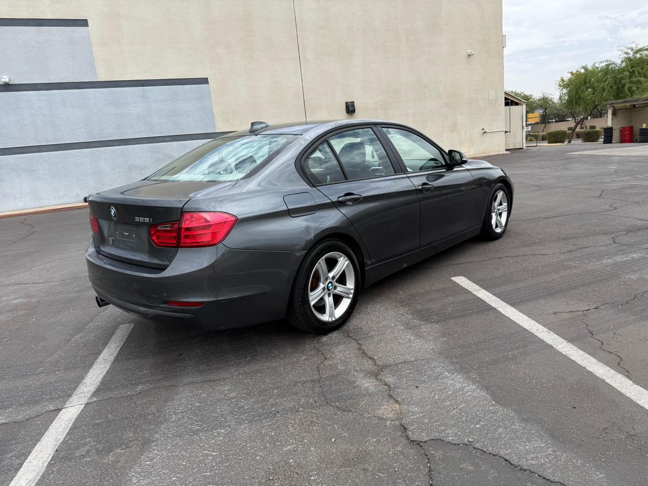 BMW 3 Series 4dr Sdn 328i RWD 2013