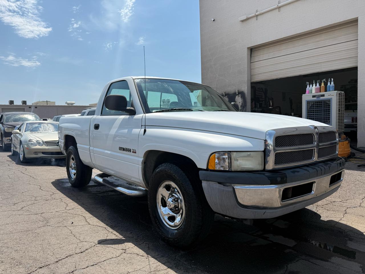 Dodge Ram 1500 2dr Reg Cab 119" WB 2000