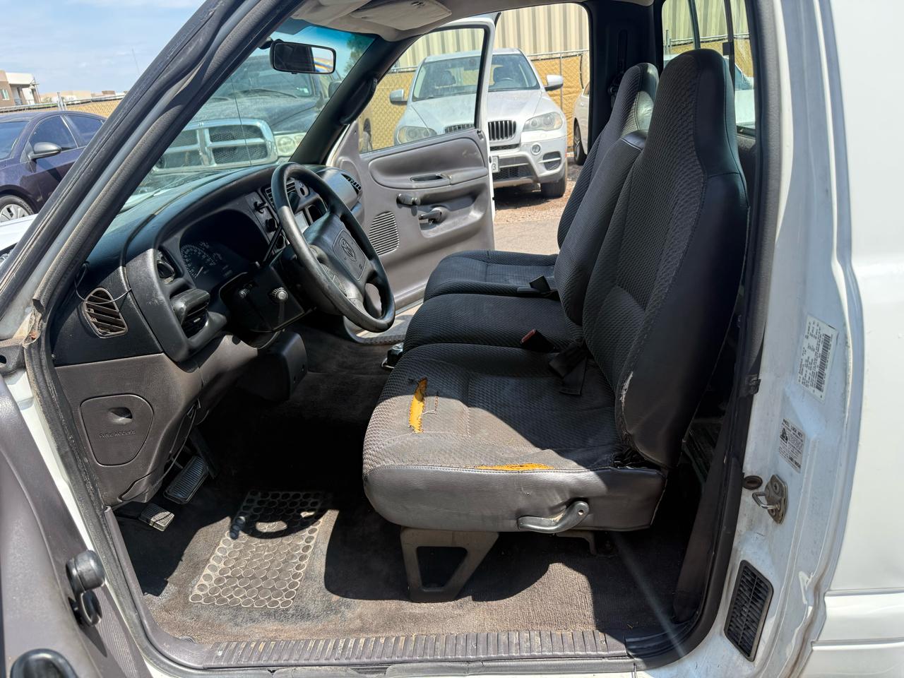 Dodge Ram 1500 2dr Reg Cab 119" WB 2000