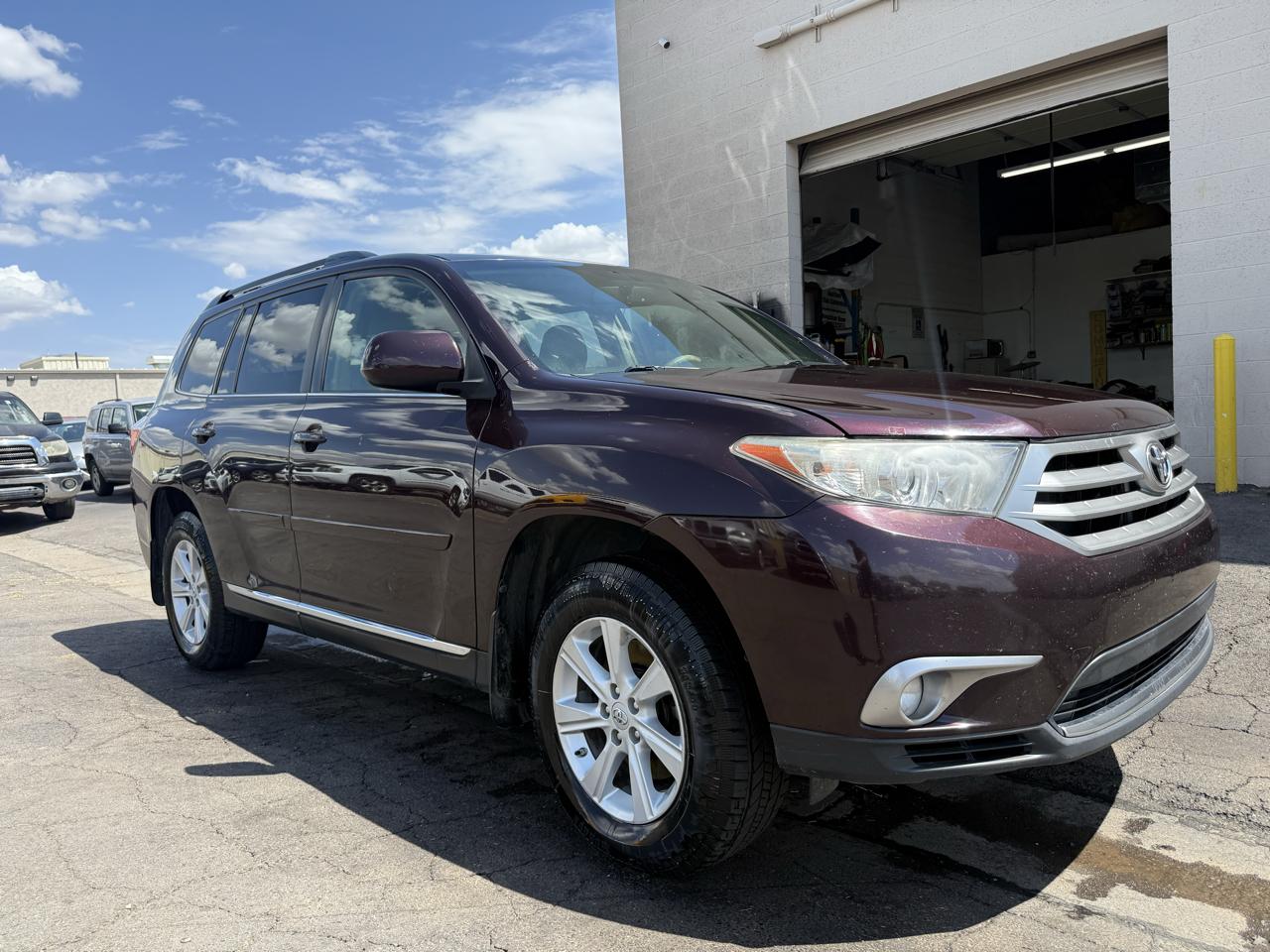Toyota Highlander 4WD 4dr V6 Base (Natl) 2011