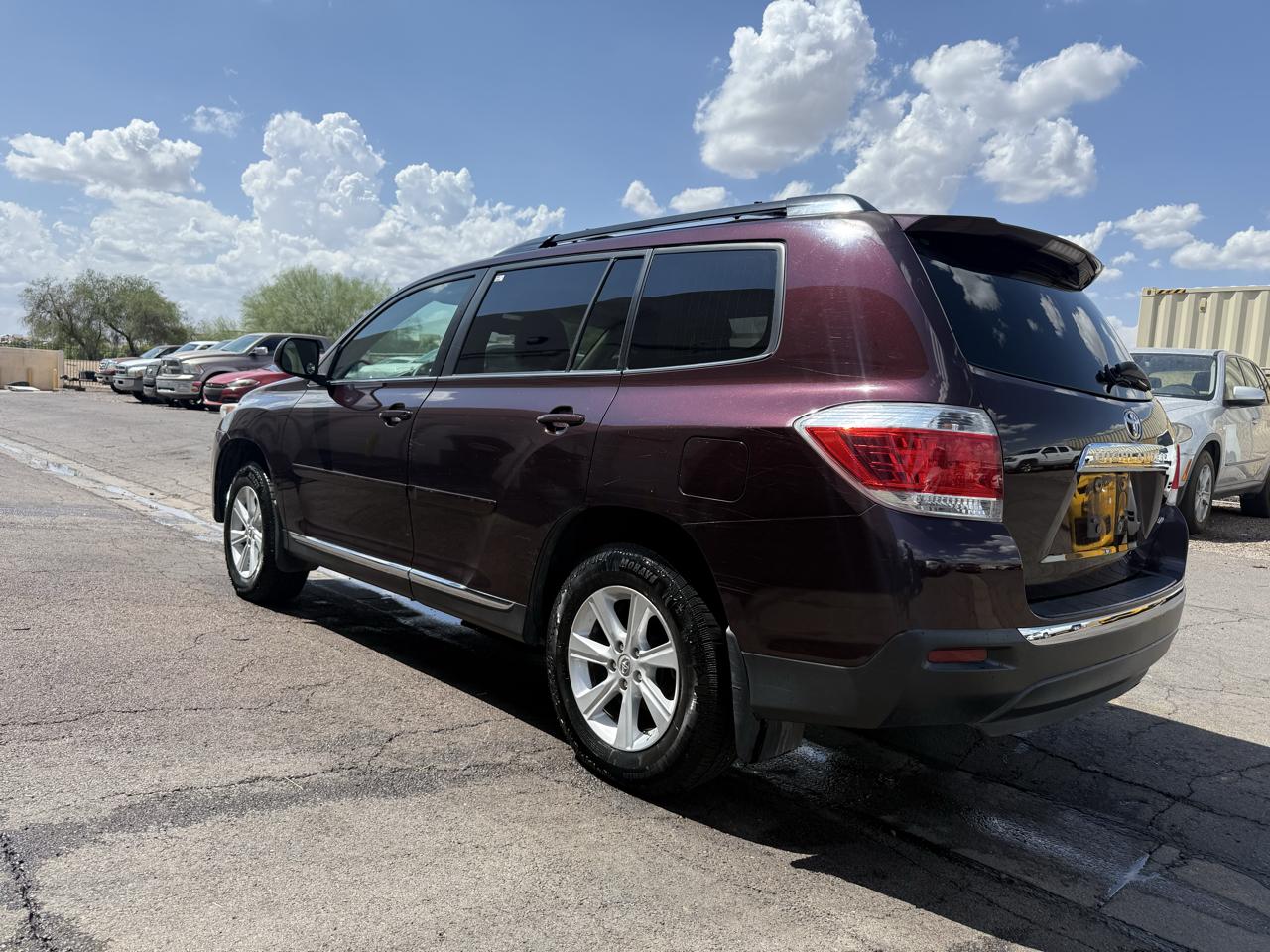 Toyota Highlander 4WD 4dr V6 Base (Natl) 2011