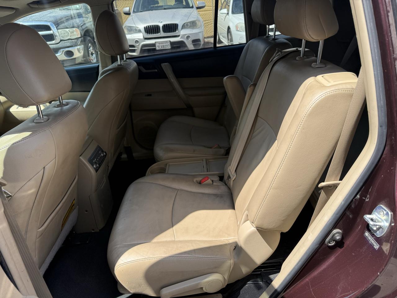 Toyota Highlander 4WD 4dr V6 Base (Natl) 2011