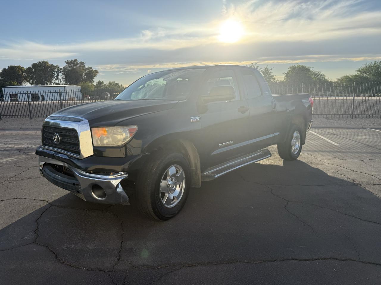 Toyota Tundra 4WD Truck Dbl 5.7L V8 6-Spd AT (Natl) 2008