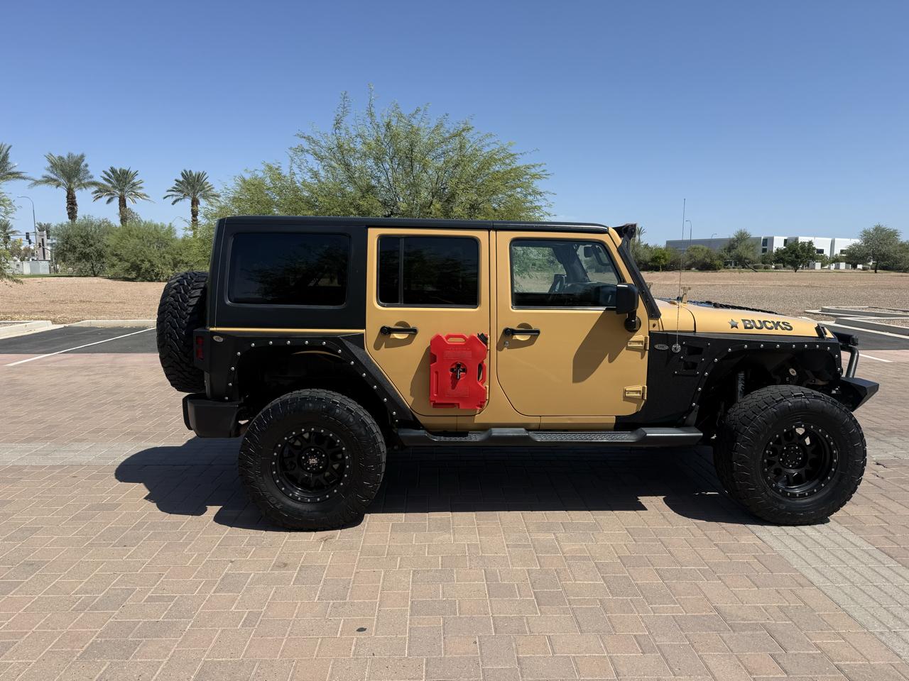 Jeep Wrangler Unlimited 4WD 4dr Sahara 2013