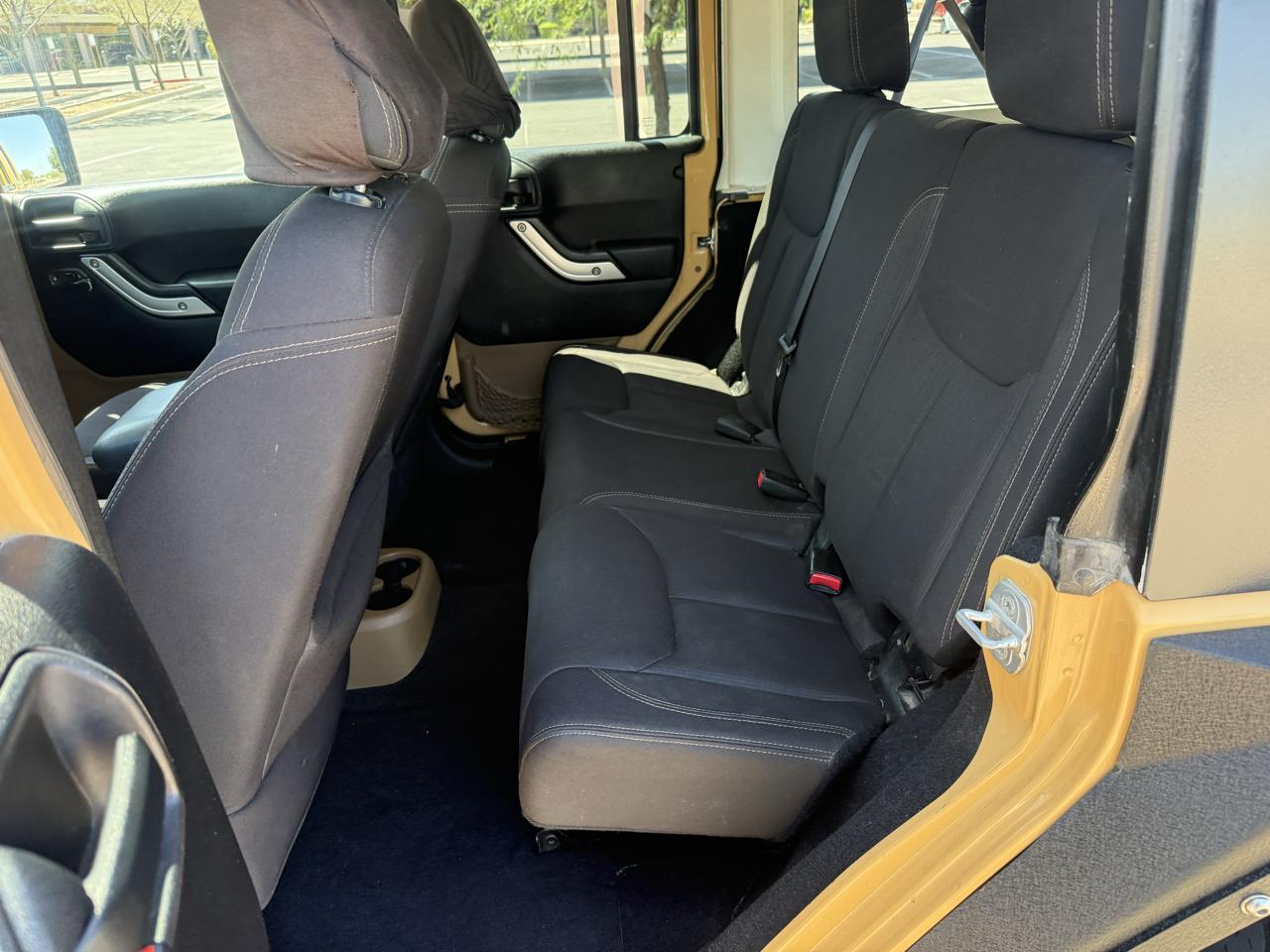 Jeep Wrangler Unlimited 4WD 4dr Sahara 2013