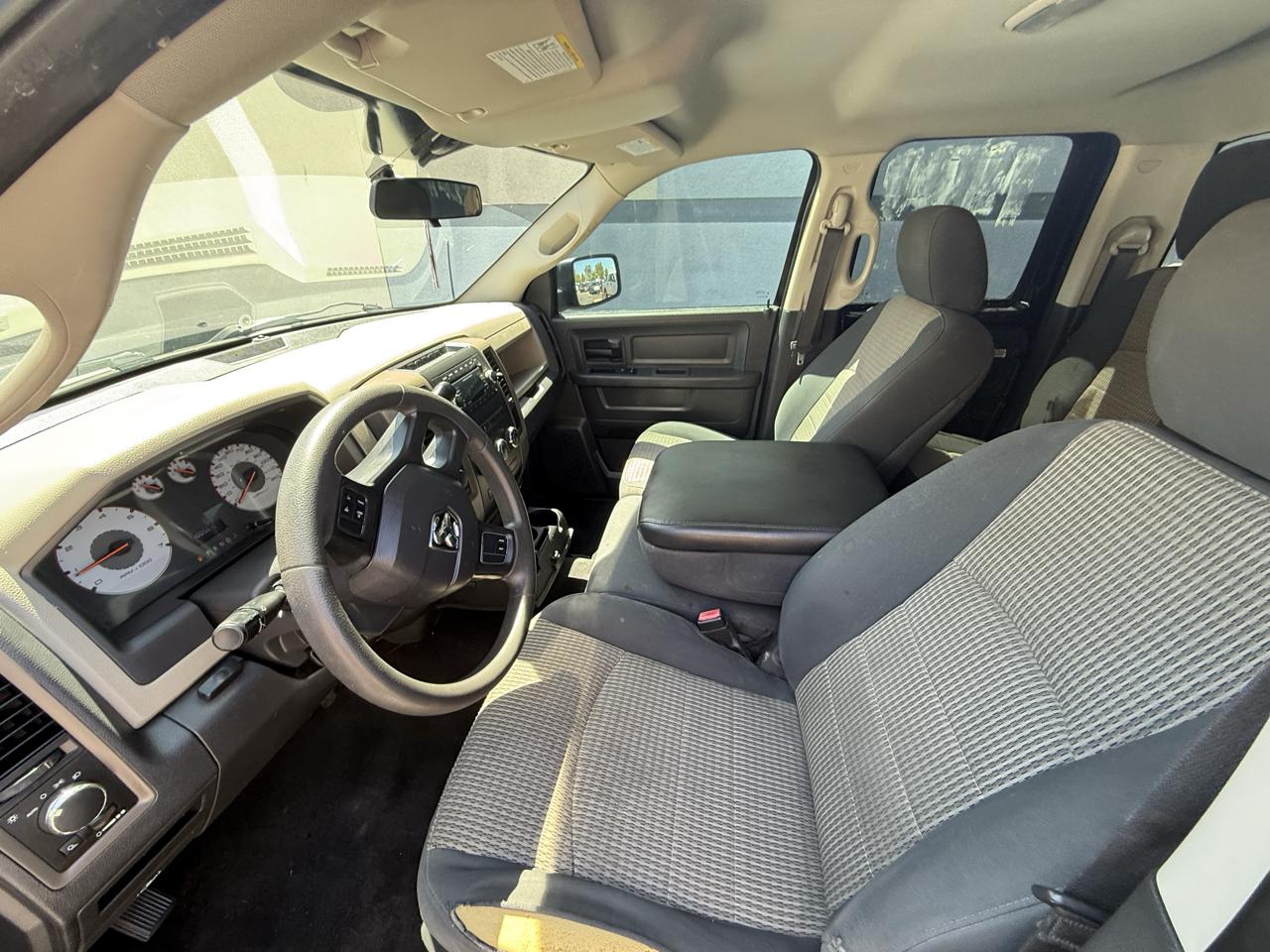 RAM 1500 4WD Quad Cab 140.5" ST 2012