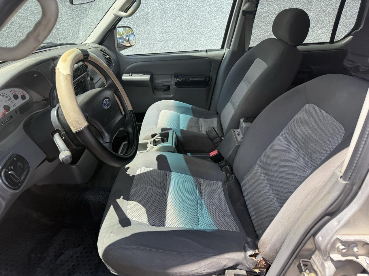 Ford Explorer Sport Trac 4dr 126" WB XLT Premium 2005