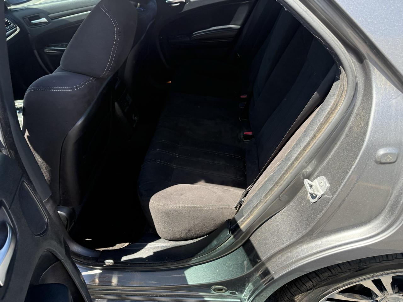 Chrysler 300 4dr Sdn V6 300S RWD 2012