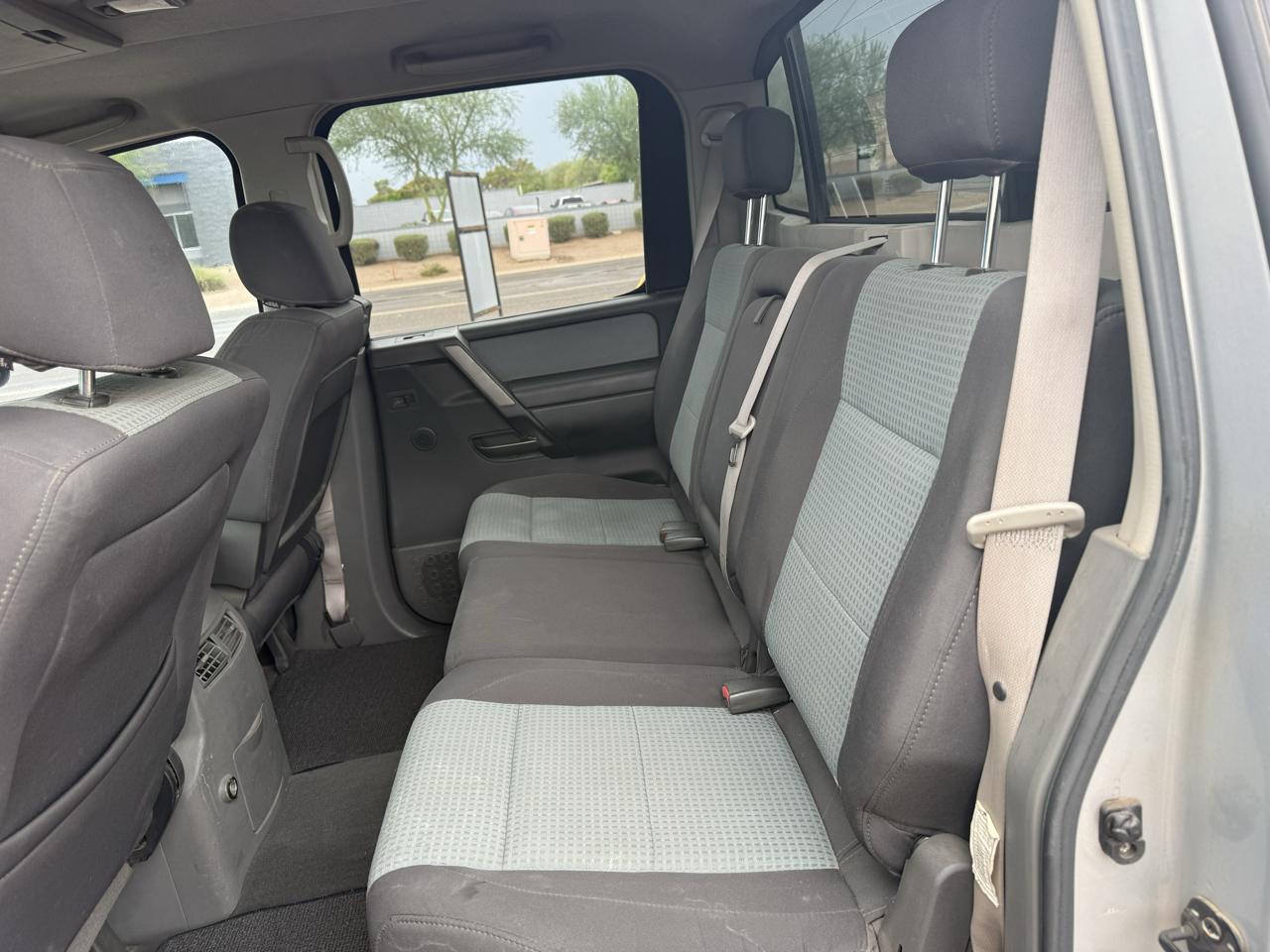 Nissan Titan SE Crew Cab 2WD 2005