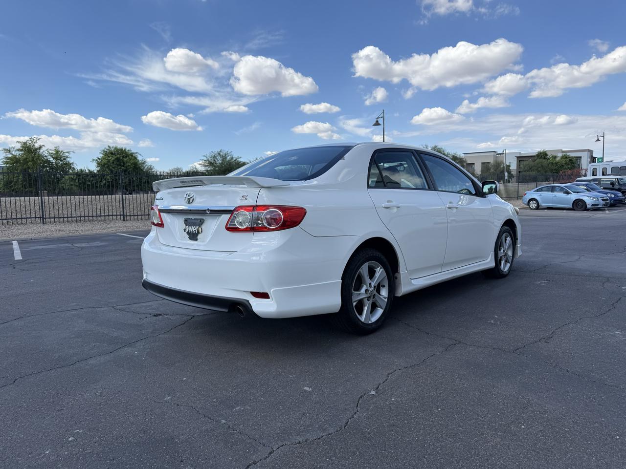 Toyota Corolla 4dr Sdn Auto LE Special Edition (Natl) 2013