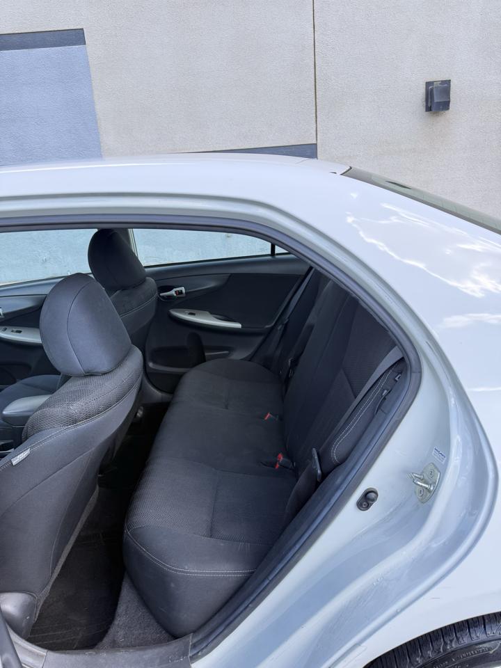 Toyota Corolla 4dr Sdn Auto LE Special Edition (Natl) 2013