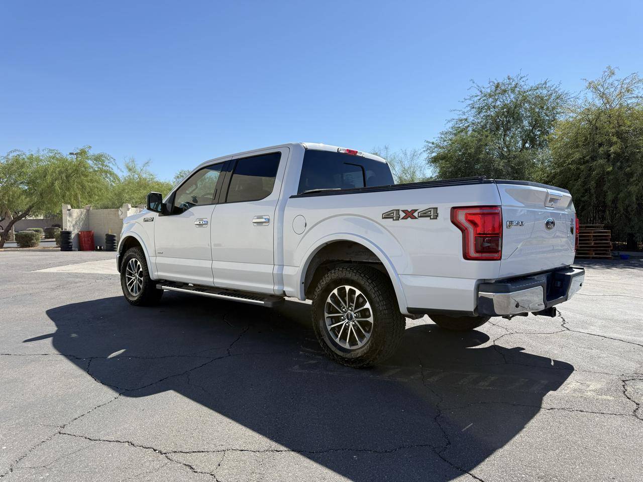 Ford F-150 4WD SuperCrew 145" Lariat 2015