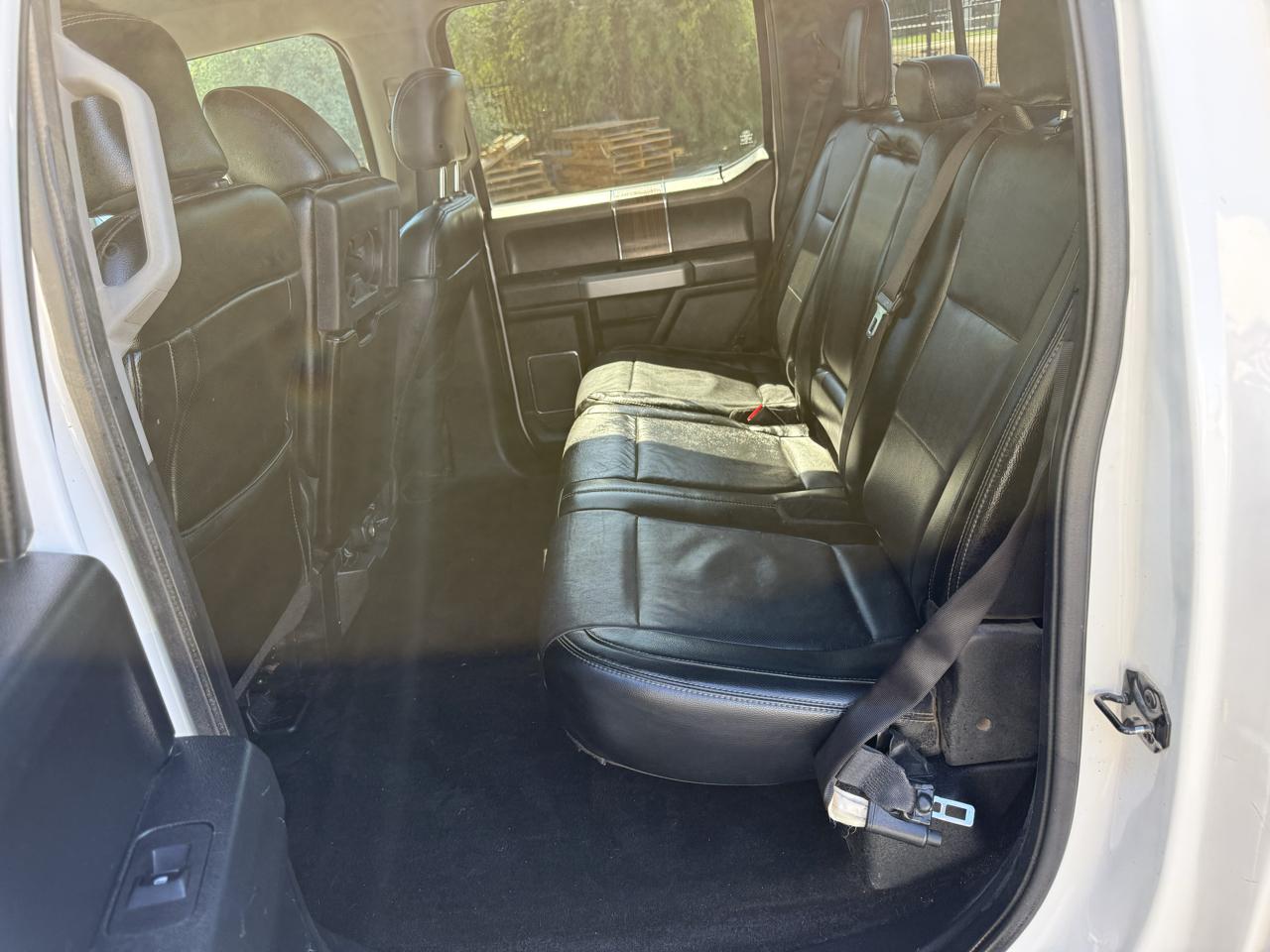 Ford F-150 4WD SuperCrew 145" Lariat 2015