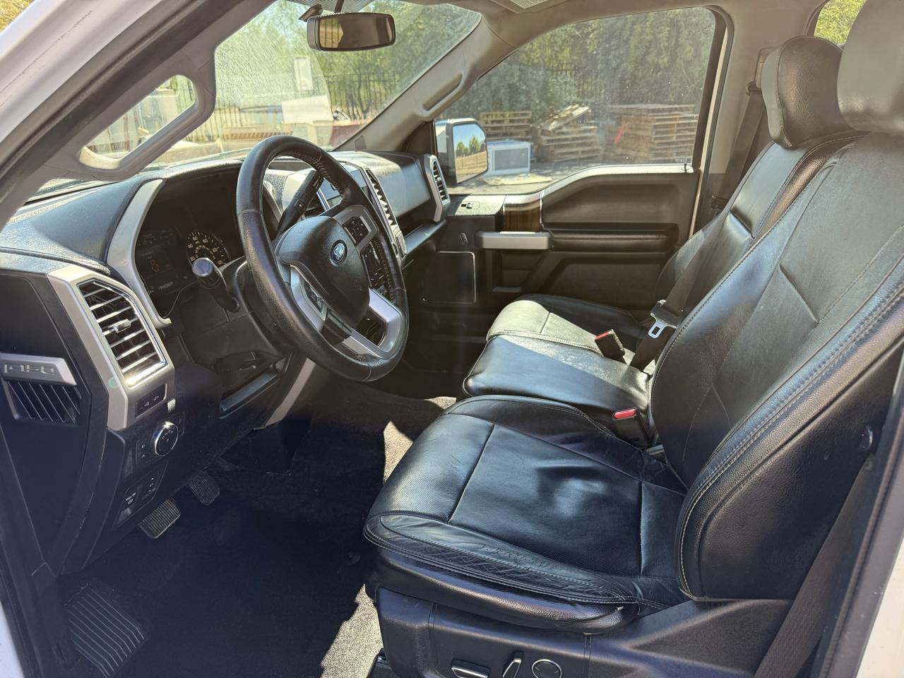 Ford F-150 4WD SuperCrew 145" Lariat 2015