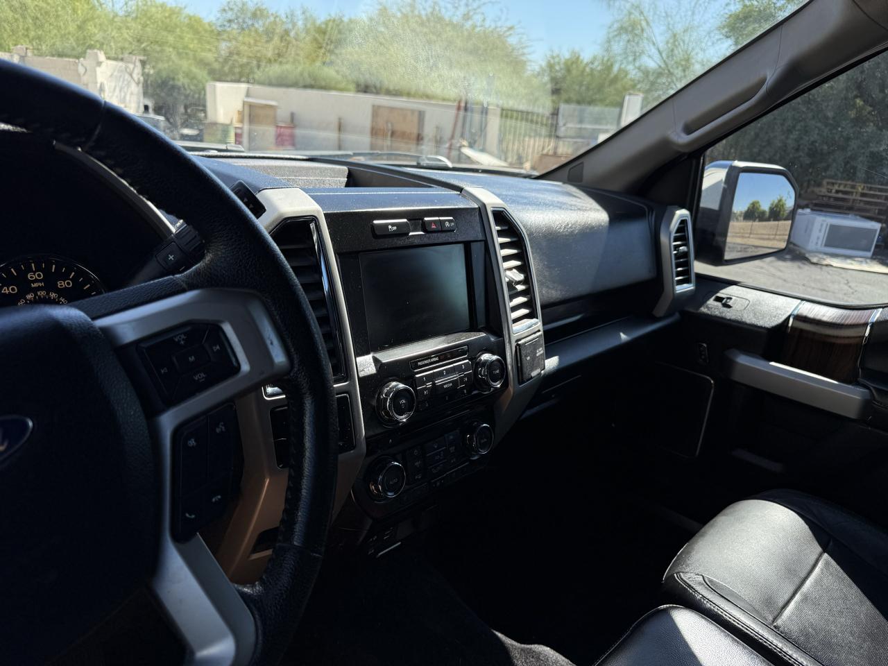 Ford F-150 4WD SuperCrew 145" Lariat 2015