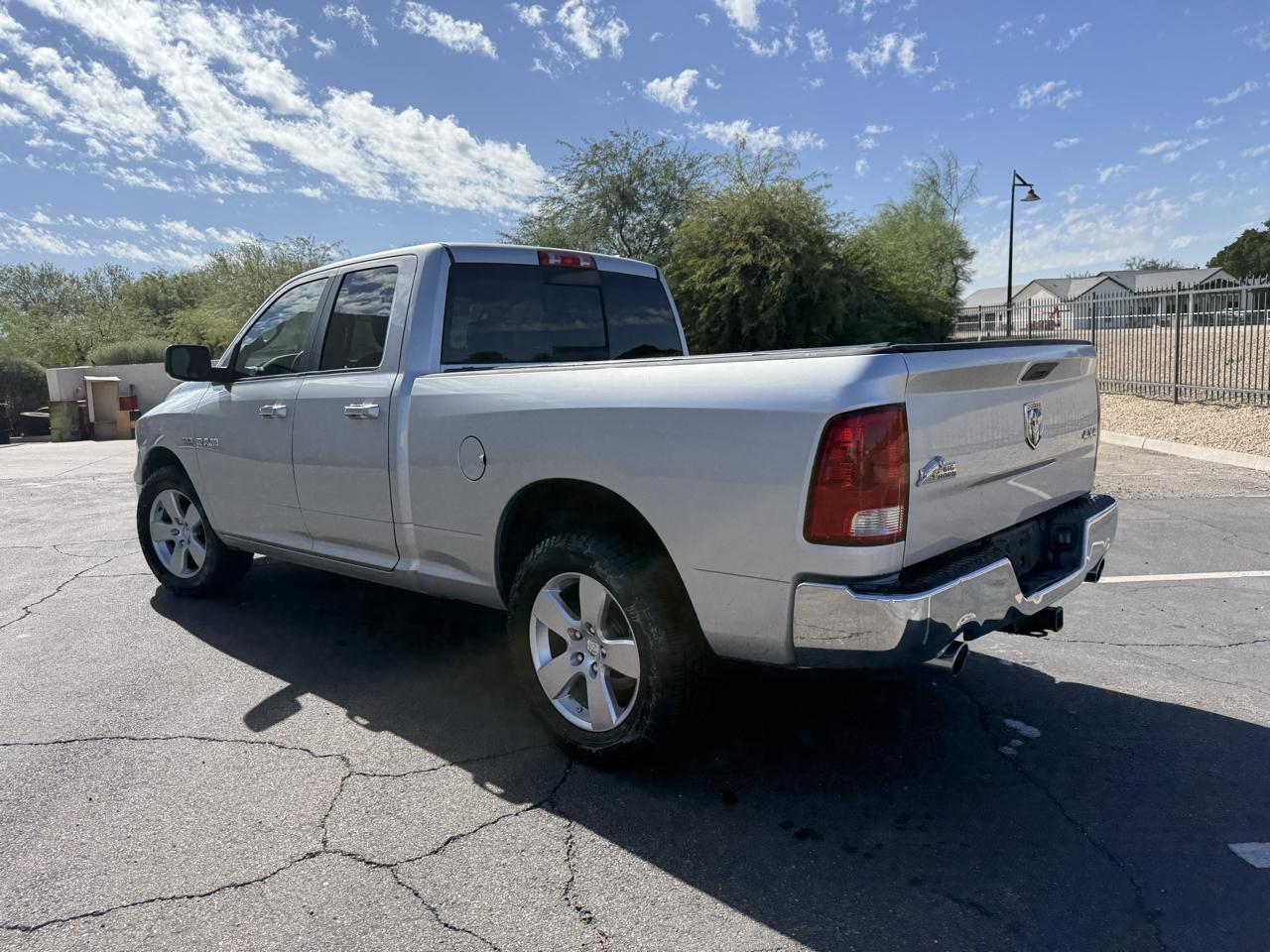 Dodge Ram 1500 4WD Quad Cab 140.5" SLT 2010